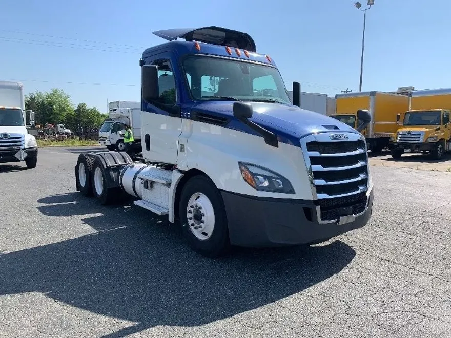 2019 Freightliner Cascadia 126" Day cab photo 1