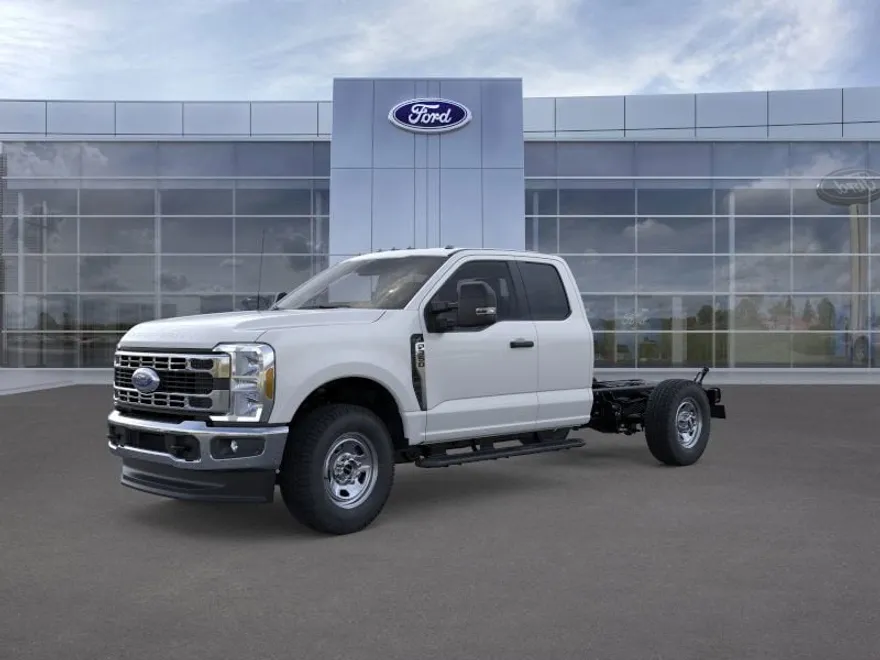 2025 Ford F-350 XL photo 1