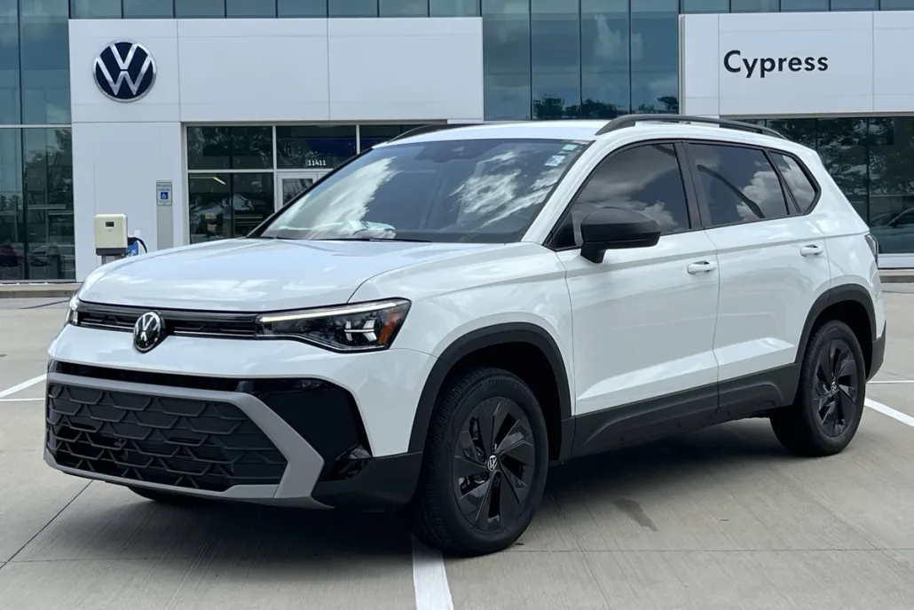 2025 Volkswagen Taos S photo 1