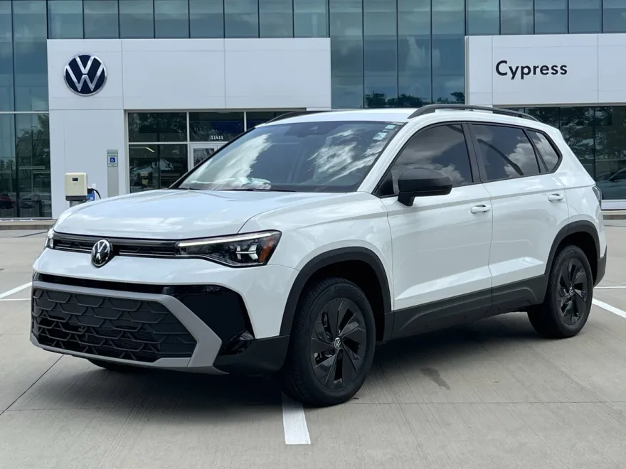 2025 Volkswagen Taos S photo 1