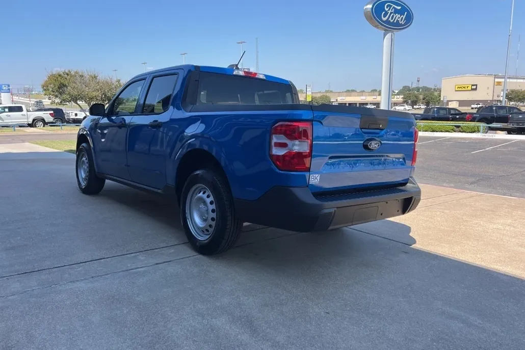 2025 Ford Maverick XL photo 1