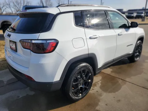 2025 Jeep Compass Latitude photo 4