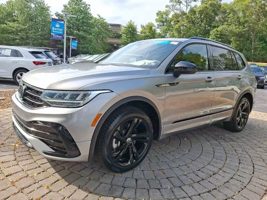 2023 Volkswagen Tiguan SE R-Line Black photo 1