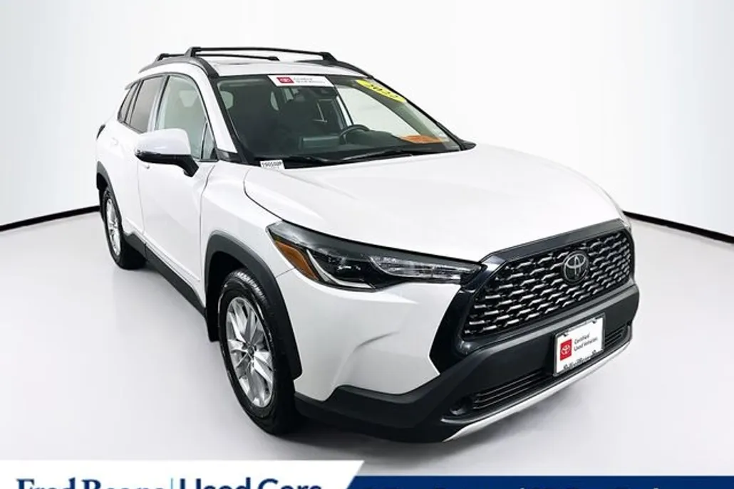 2022 Toyota Corolla Cross LE photo 1