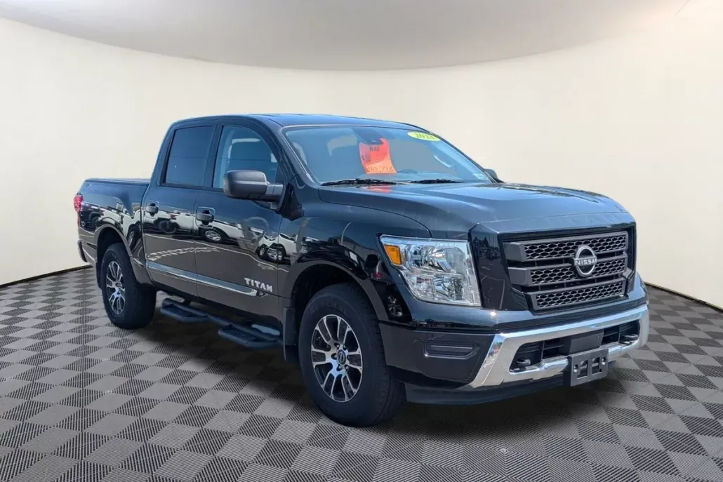 2023 Nissan Titan SV photo 1