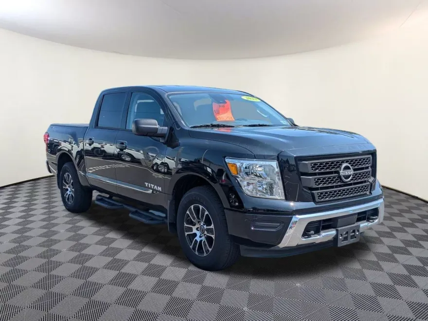 2023 Nissan Titan SV photo 1
