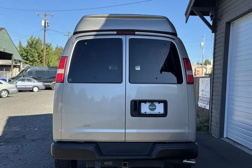 2004 Chevrolet Express 1500 photo 1