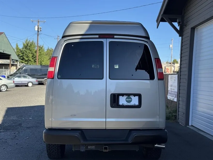 2004 Chevrolet Express 1500 photo 1