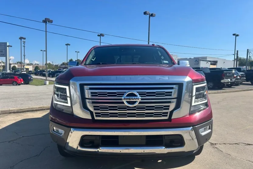 2020 Nissan Titan Platinum Reserve photo 1