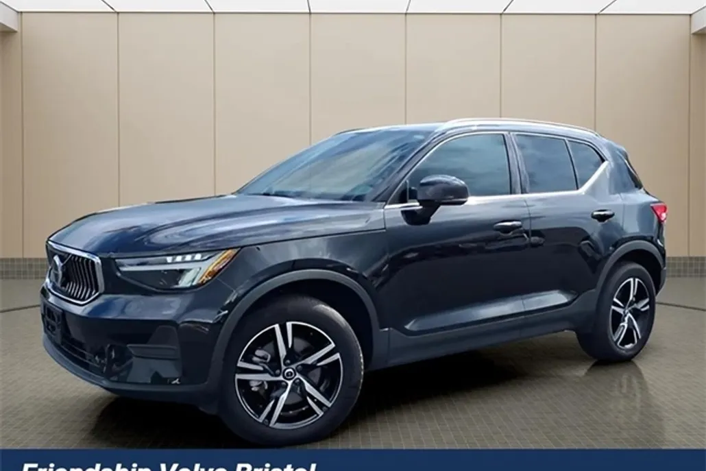 2025 Volvo XC40 Core photo 1
