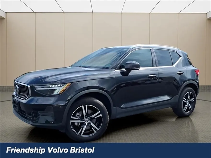 2025 Volvo XC40 Core photo 1