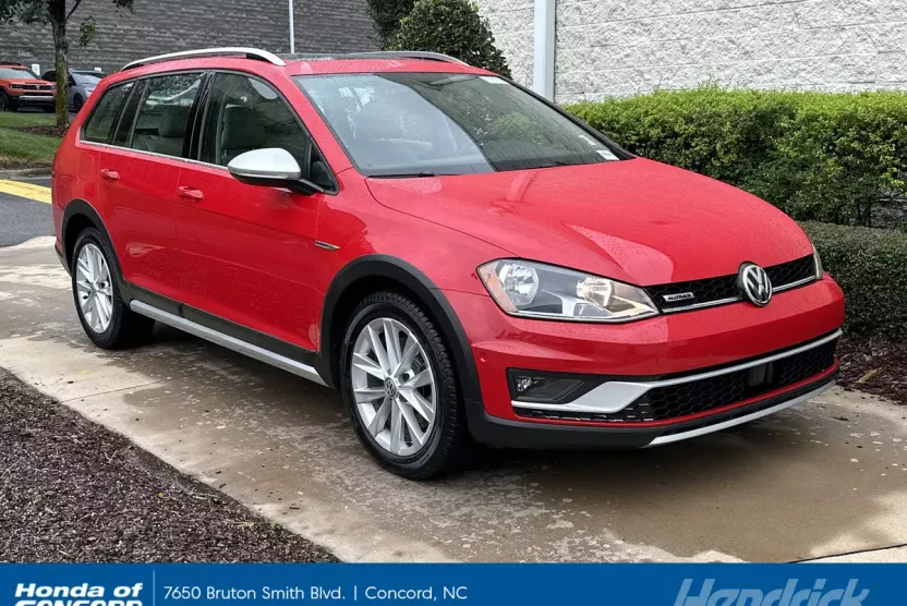 2017 Volkswagen Golf Alltrack SEL photo 1