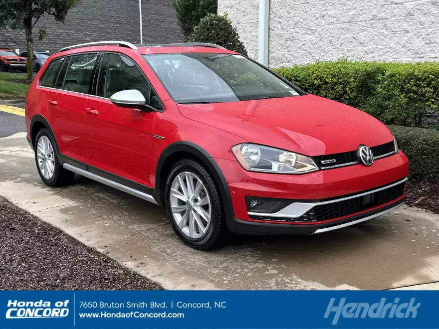 2017 Volkswagen Golf Alltrack SEL photo 1