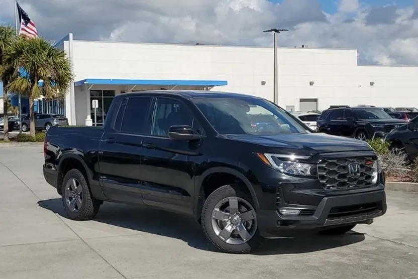 2025 Honda Ridgeline TrailSport photo 1