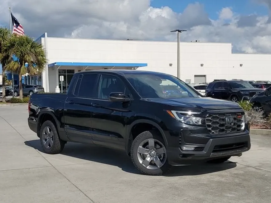 2025 Honda Ridgeline TrailSport photo 1