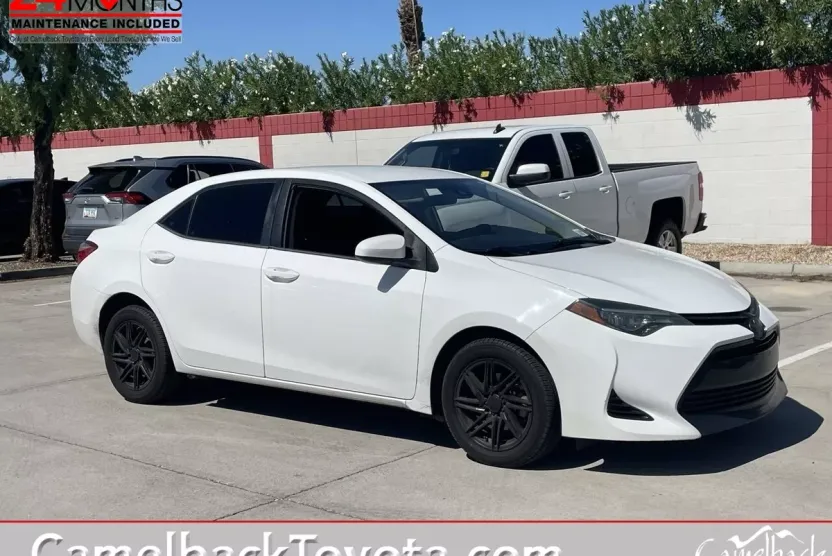2018 Toyota Corolla LE photo 1
