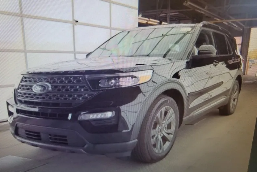 2023 Ford Explorer XLT photo 1