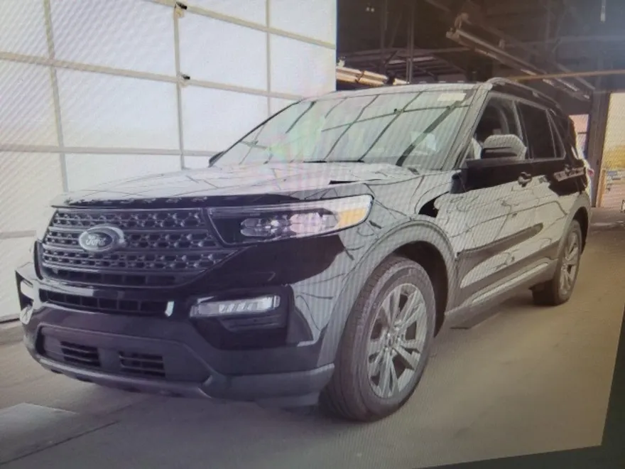 2023 Ford Explorer XLT photo 1