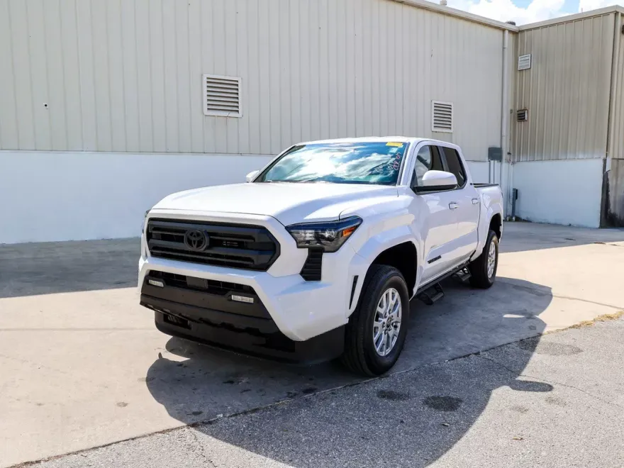 2025 Toyota Tacoma SR5 photo 1
