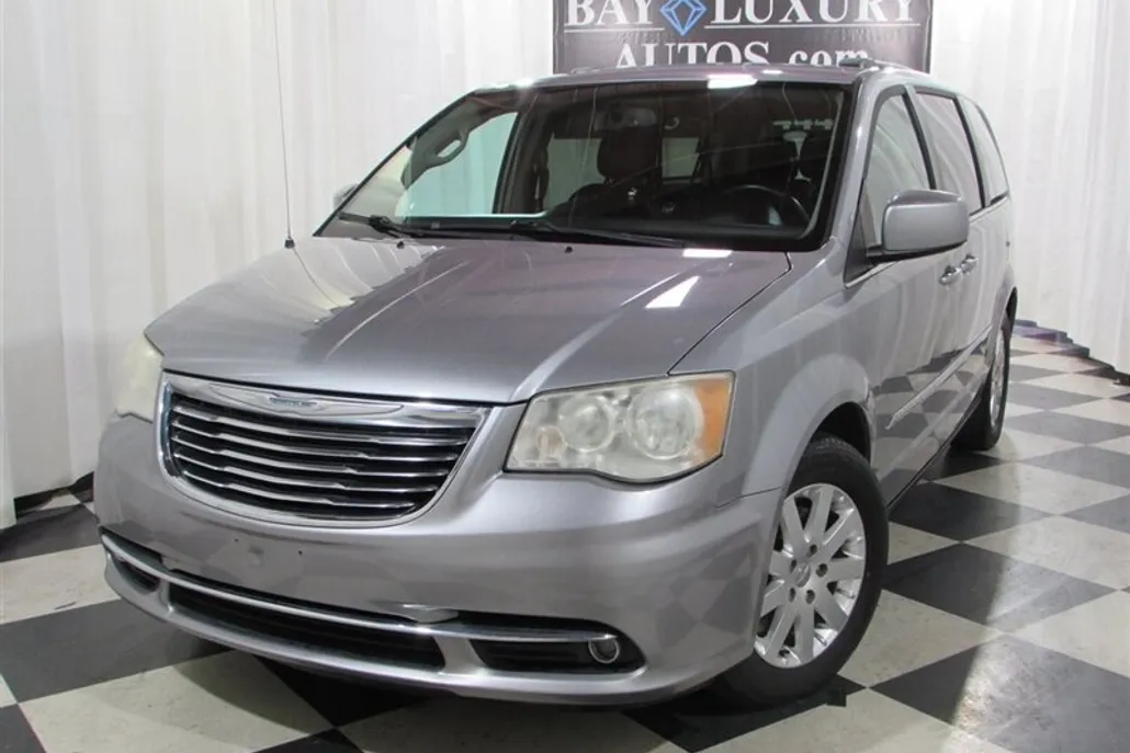2014 Chrysler Town & Country Touring photo 1