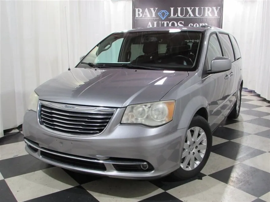 2014 Chrysler Town & Country Touring photo 1