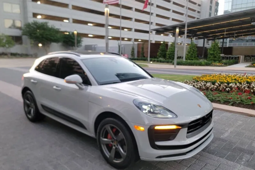 2023 Porsche Macan Base photo 1