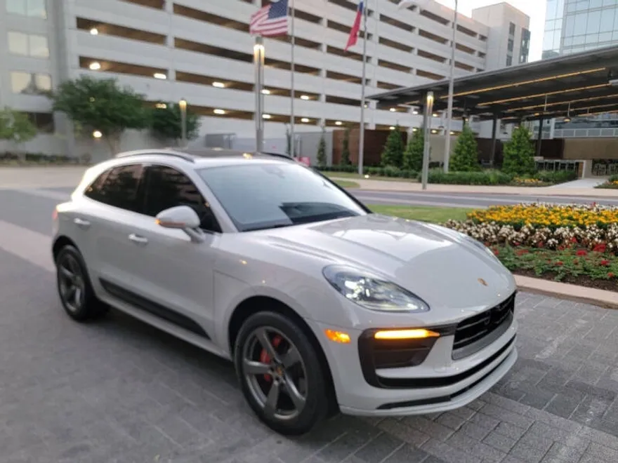 2023 Porsche Macan Base photo 1