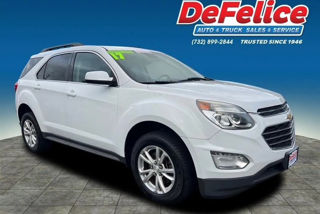 2017 Chevrolet Equinox LT photo 1