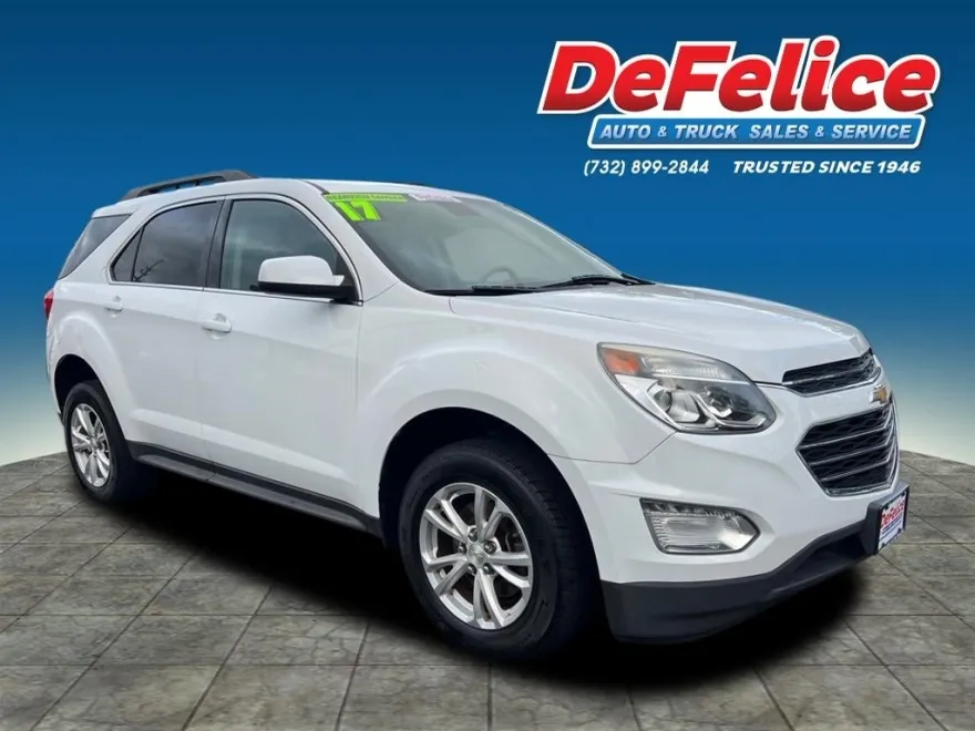 2017 Chevrolet Equinox LT photo 1