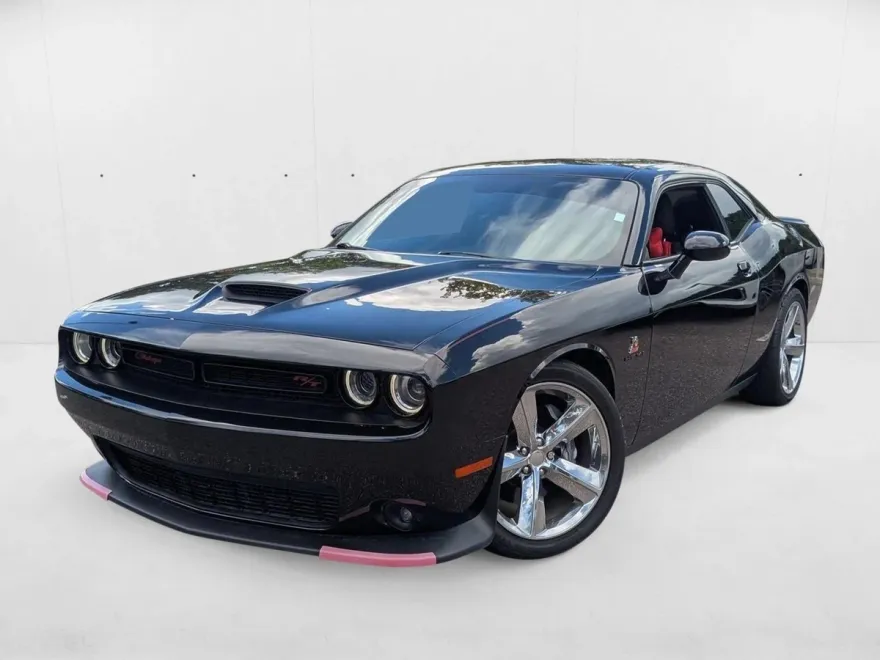 2022 Dodge Challenger R/T photo 1