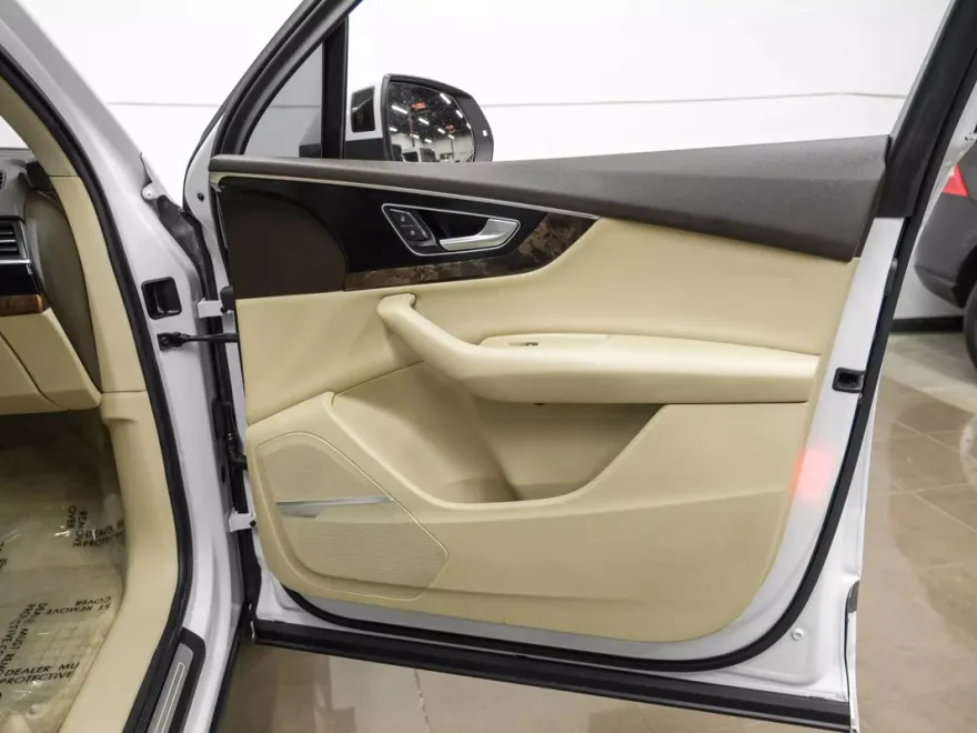 2017 Audi Q7 3.0T Prestige photo 24
