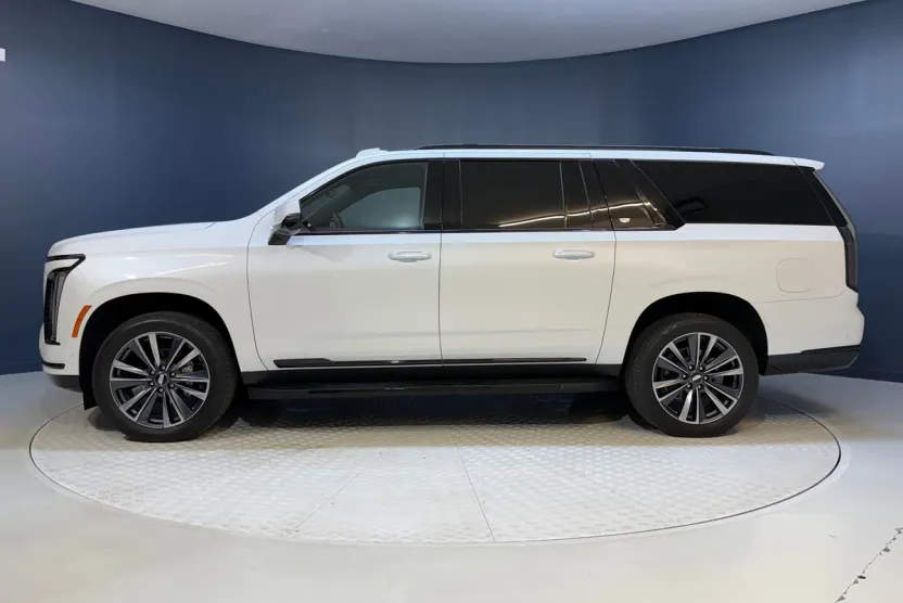 2025 Cadillac Escalade ESV Sport photo 1