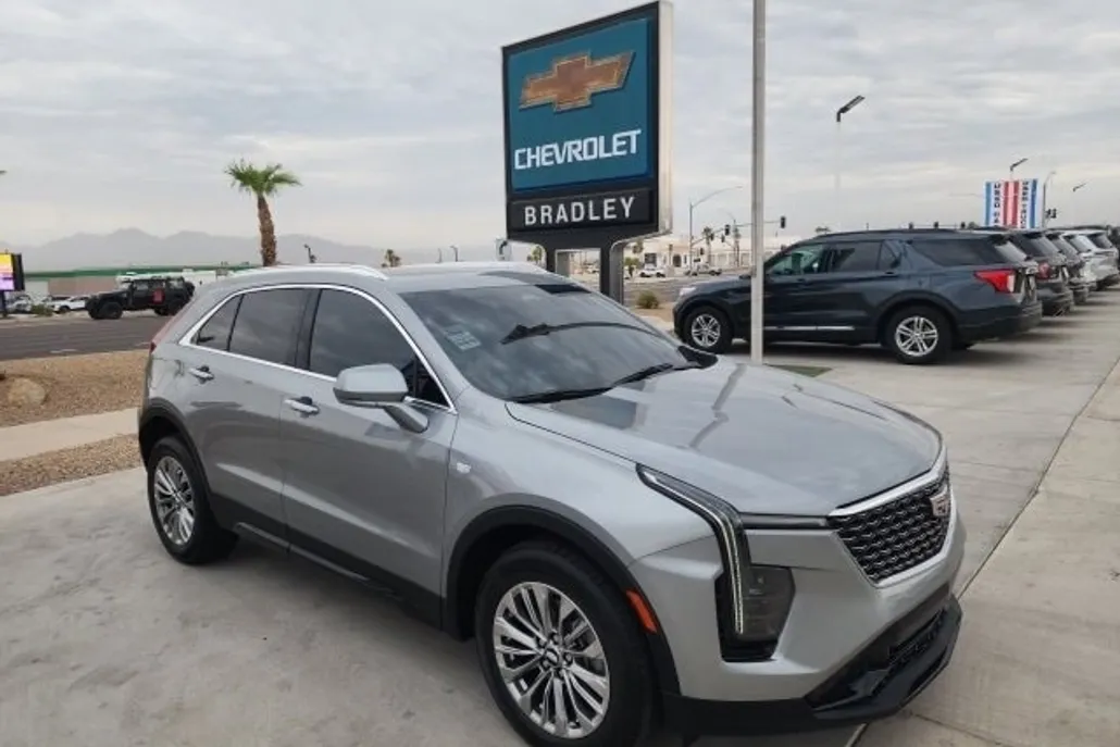 2024 Cadillac XT4 Premium Luxury photo 1