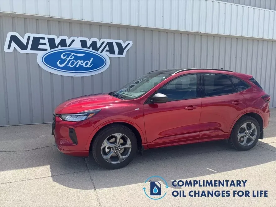 2023 Ford Escape ST-Line photo 1