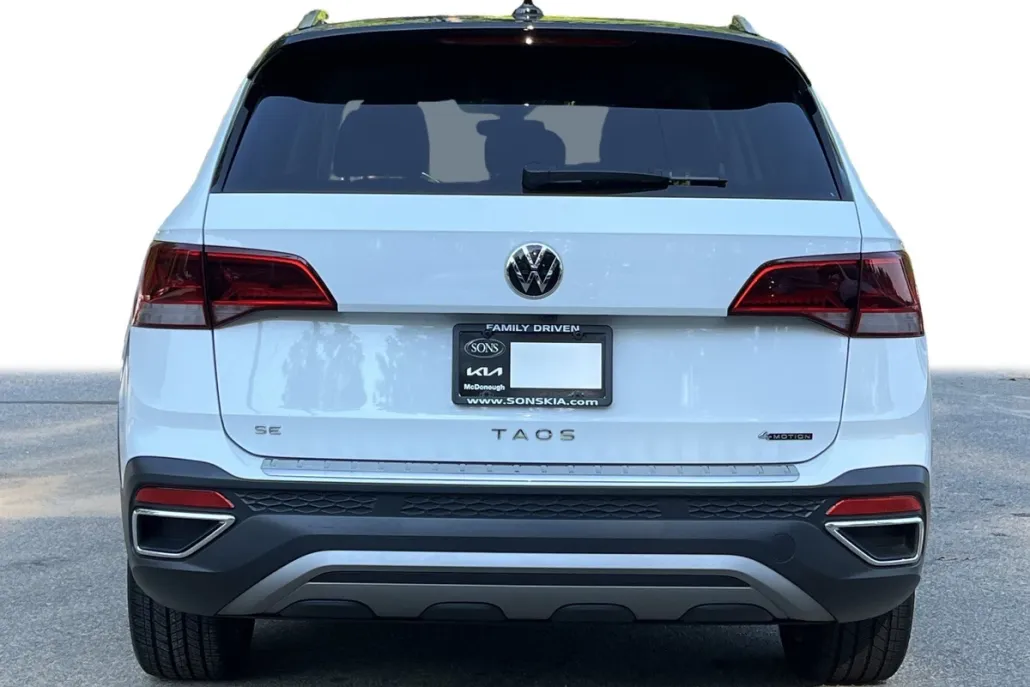 2023 Volkswagen Taos SE photo 1