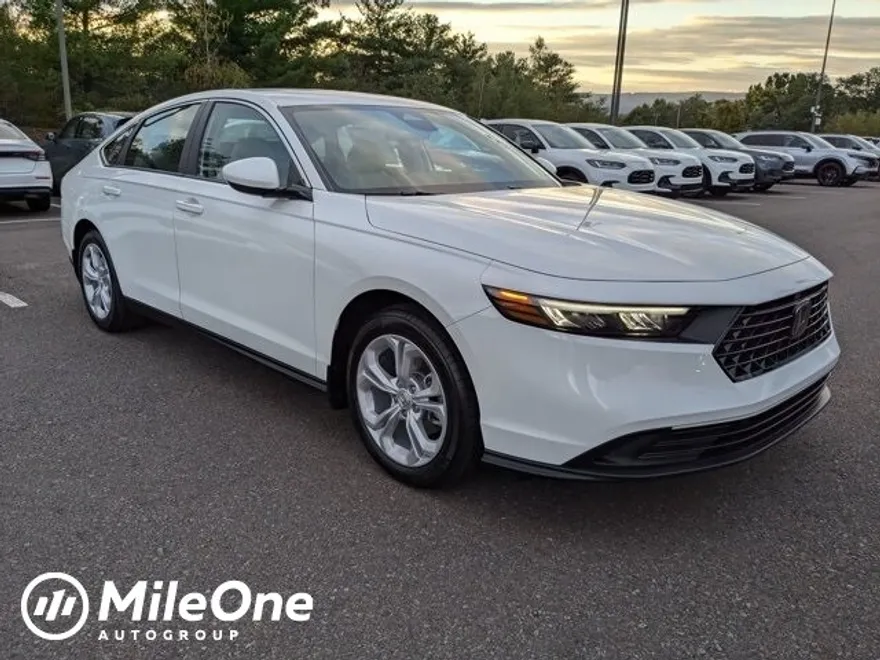 2025 Honda Accord LX photo 1
