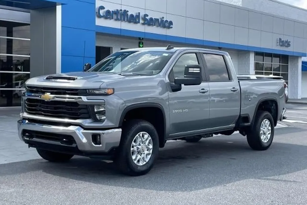 2026 Chevrolet Silverado 3500HD LT photo 1