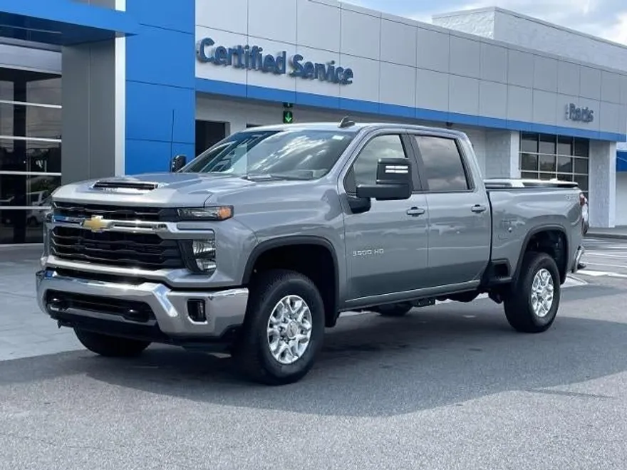 2026 Chevrolet Silverado 3500HD LT photo 1