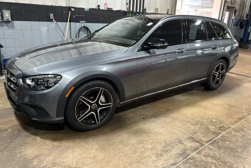 2022 Mercedes Benz E 450 4MATIC Wagon photo 1