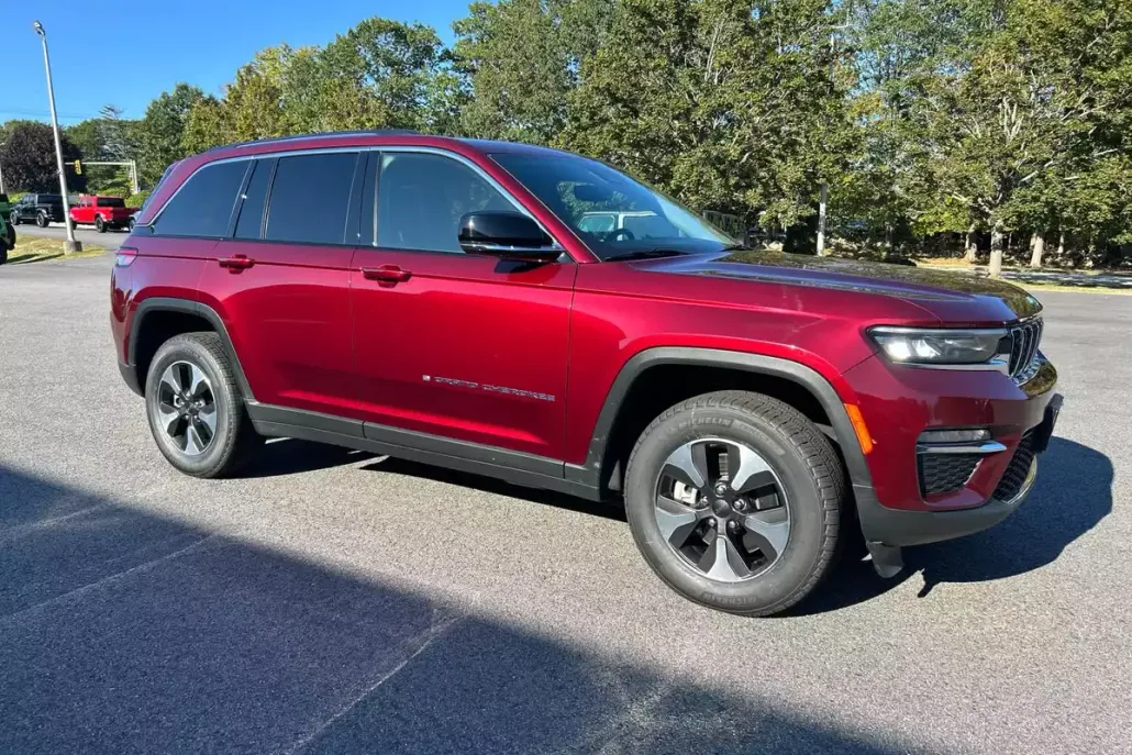 2023 Jeep Cherokee Base photo 1