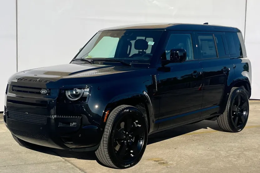 2026 Land Rover Defender 110 V8 photo 1
