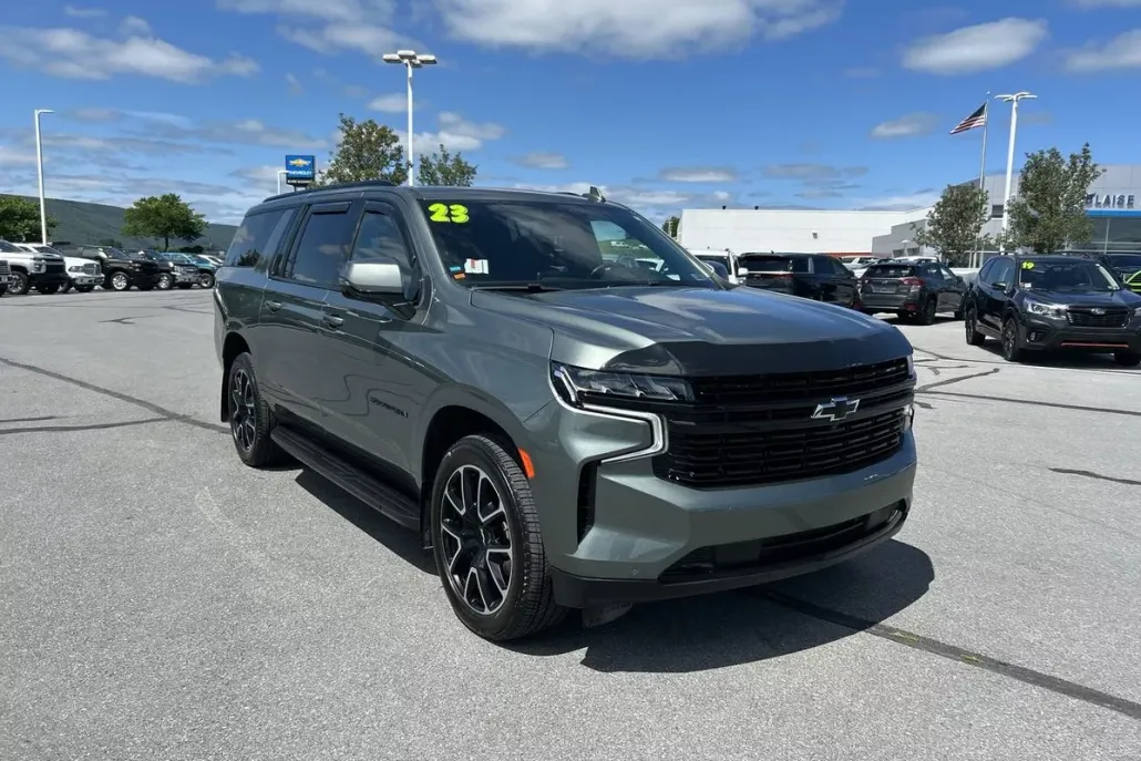 2023 Chevrolet Suburban RST photo 1