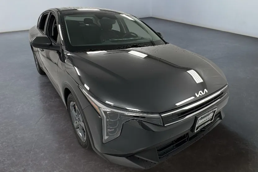2025 Kia K4 LXS photo 1