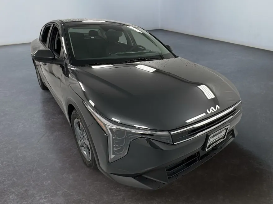 2025 Kia K4 LXS photo 1