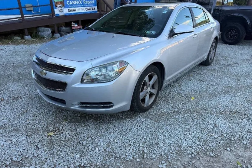 2011 Chevrolet Malibu 1LT photo 1
