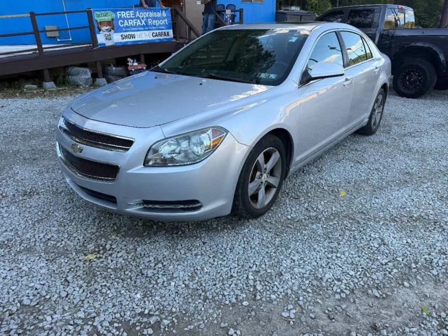 2011 Chevrolet Malibu 1LT photo 1
