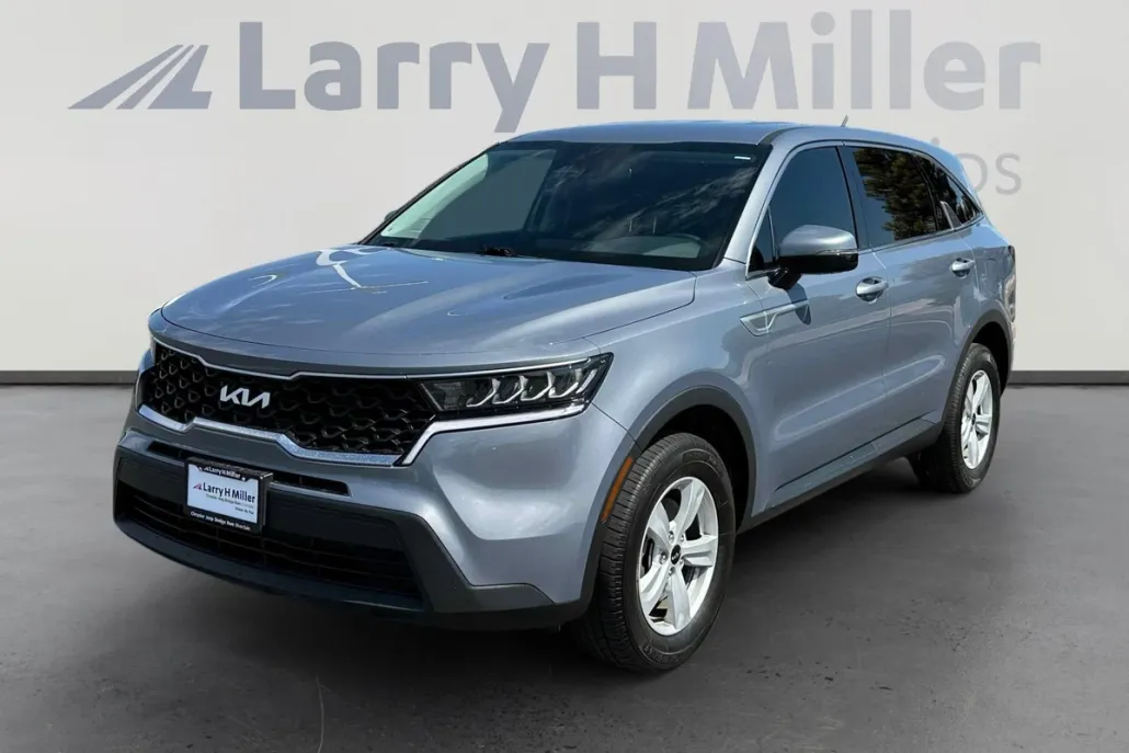 2023 Kia Sorento LX photo 1