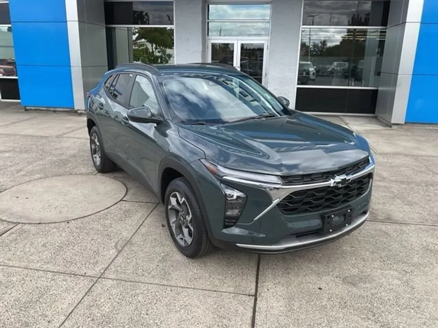 2025 Chevrolet Trax LT photo 1