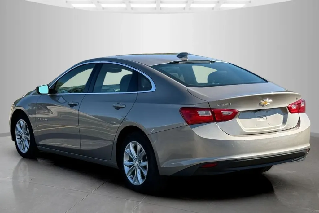 2023 Chevrolet Malibu 1LT photo 1