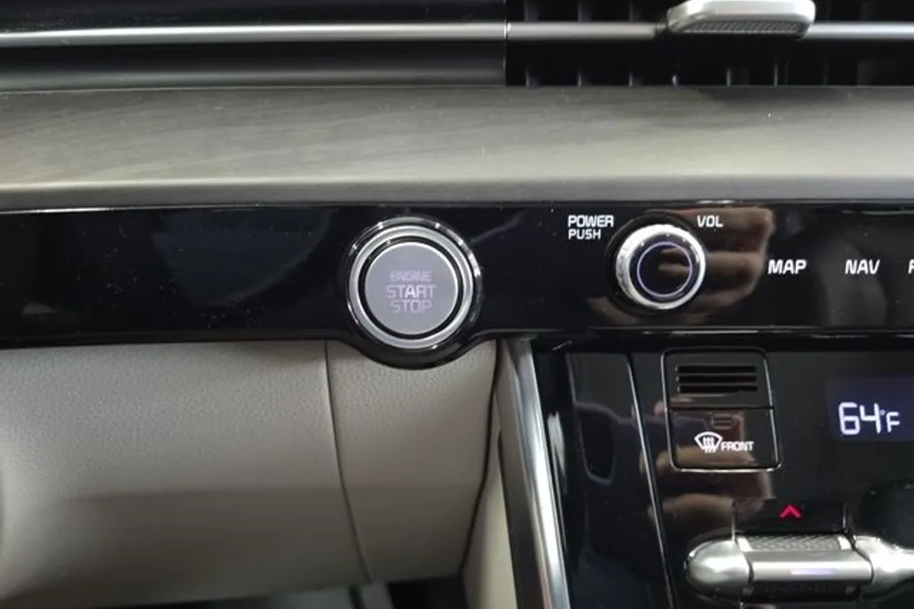 2023 Kia Carnival EX photo 1